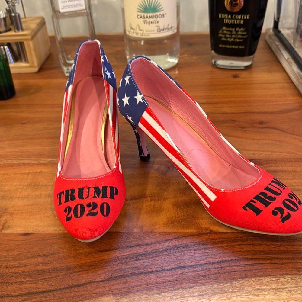 TRUMP 2020 High Heel KEEPSAKE Pumps!